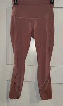 Wunder Under Scalloped Hem High-Rise Crop 23"! Size 6! Worn once! 
Luxtreme