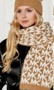 Michael Kors MK NWT  Logo Knit 3-Piece Gift Box Set Scarf, Hat & Gloves, Camel