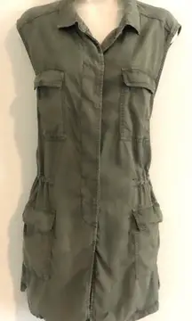 Like new  adjustable waist army green vest. Sz L.