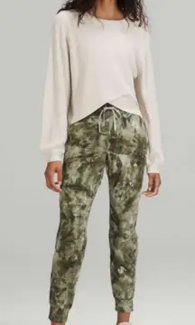 Lululemon Ready to Rulu High-Rise Jogger
Diamond Dye Light Sage Medium Olive‎ 10