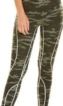 NWT Bandier Solid & Striped Camo Trek Belt Bag Leggings, Size Medium