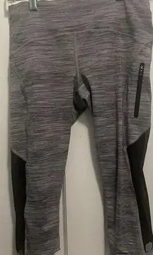 Lululemon Women's  Gray Capris Compression Leggings Size 4 Inner/Outer Pockets