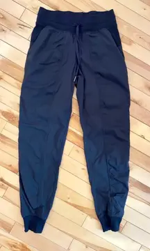 EUC Lululemon black joggers size 2 or XS ?