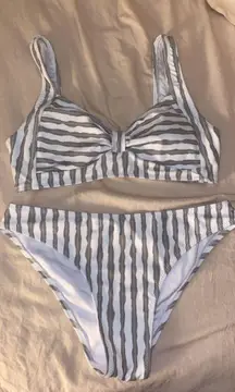 Cupshe Grey and White Bikini