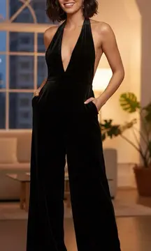 🔥 Zara Velvet Halter Jumpsuit – Size M – Brand New! 🔥