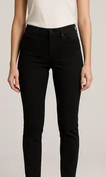 Levi's Pull On Women's Black Skinny Jeans Ultra Comfortable Shaping Size 12