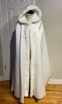 David's Bridal Cape NWOT Faux Fur Winter Wedding Bride Costume Halloween Fairy Satin Cover