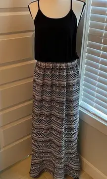 Charming Charlie Black/white print maxi dress