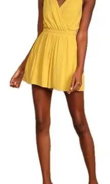 Lulus NWT  Paradise Is Calling Yellow Strappy Romper Medium