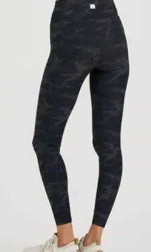 Vuori Clean Elevation Leggings in Black Camo Size XS