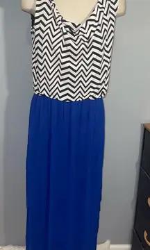 Enfocus Studio Monochrome Zigzag maxi Dress with vibrant blue bottom woman’s 10