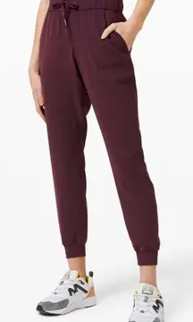 Lululemon On the Fly Jogger *Woven
Cassis