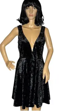 Lulus This Night Black Velvet Backless Plunge Neck Skater Mini Dress size Large