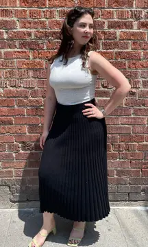 black pleated midi skirt sz M