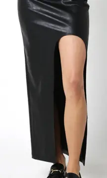 NWOT Black Faux Leather rounded High-Slit Skirt. Size S. Oh la la!!