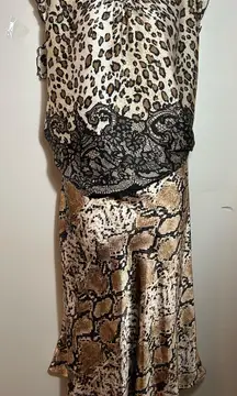 Women's stylish set -blouse and skirt.Size L. $30.