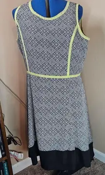 New York and Company Black and White XL Lightweight Dress with Lime Accents