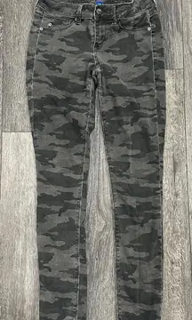 Fade to Blue Brand Camo Super Skinny Jeans, Size 28