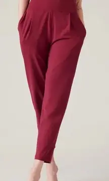 NWOT Athleta Elation Pant Coffeeberry (Red) Size S
