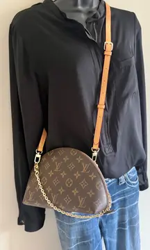 Louis Vuitton Trousse Demi Ronde Monogram 23
