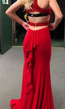 Red Prom Dress With Ruffle Train 