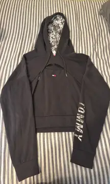 Cutout cropped hoodie