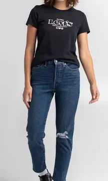 Levi’s • Wedgie Straight jeans distressed medium wash frayed hem ripped knee