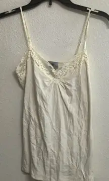 FINAL MARKDOWN Worthington lace trim cami medium