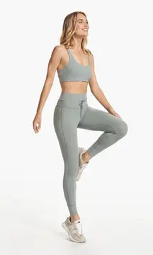 VUORI Daily Leggings & Yosemite Bra in Fern M