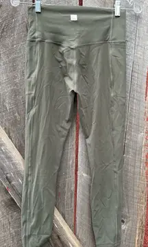 Vuori Women's Studio Pocket Legging Olive Green