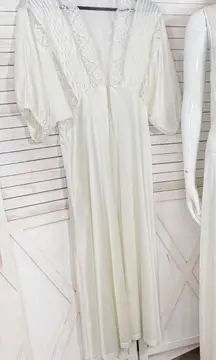 Vintage Peinoir Set Satin Robe Nightgown Lace Trim Pleated Long White Medium