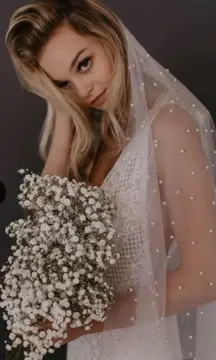 Untamed Petals by Amanda “Jackson Veil” 50” fingertip two tier