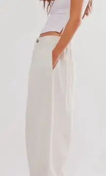 NWT Free People We The Free Ridley Pull-On Barrel Jeans - Ecru long - Small TALL