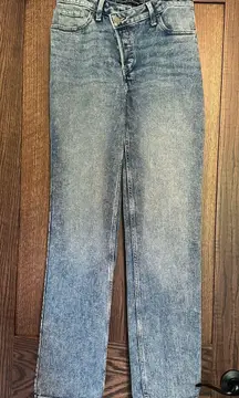 Hollister Ultra High-Rise 90s Vintage Straight Jeans