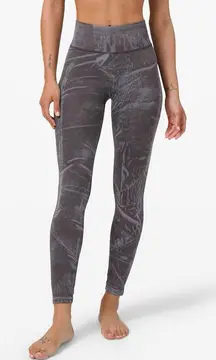 Lululemon Ebb to Street Tights in the Stone Wash Graphite Grey Size 4