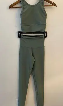 Strut This XS Set Athletic Gym Ribbed Green Sports Bra and Legging EUC Sage