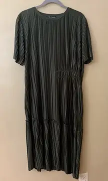 Zara Pleated Shortsleeved MIDI Dress NWT Dark Green