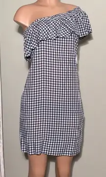 Velvet dress with pockets.