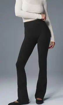 Alo High-Waist Rise Kick-Back Flutter Leggings Black Seamed Back Slit Hem Flare