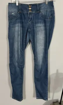 YMI Wanna Betta Butt? Jeans Light Wash Juniors Size 7 Straight Leg Triple Button