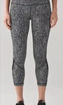 Lululemon Pace Rival Crop 
Power Luxtreme Suited Jacquard Black White 10