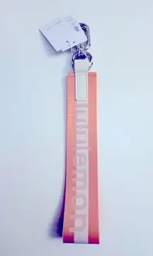 (LULULEMON) NEVER LOST KEYCHAIN