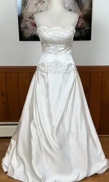 Elegant Essense of Australia Strapless Beaded Satin Wedding Gown!