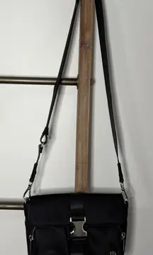 Lululemon Wunderlust Crossbody Multi Pocket Black Silver Buckle Adjustable Strap