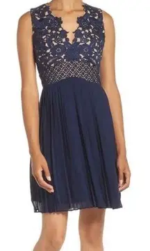 Heartloom Women's Ronni Fit & Flare V-Neck Blue Lace Dress Size Medium