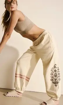 Free People FP Movement Oversized All Star Logo Sweatpants Joggers NWT Large