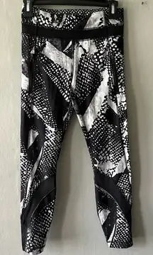 Lululemon Black and White Inspire Tight II Mesh Luxtreme Leggings Size 4