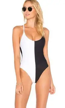 New. Pilyq Black and white one piece.￼