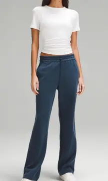 Lululemon Softstreme High-Rise Pant in black sz 4