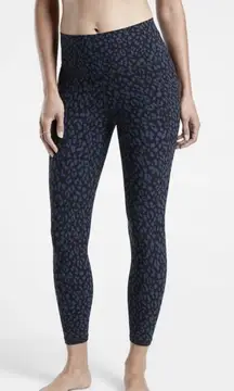 Athleta salutation stash pocket ll printed black blue leopard print 7/8 tight S